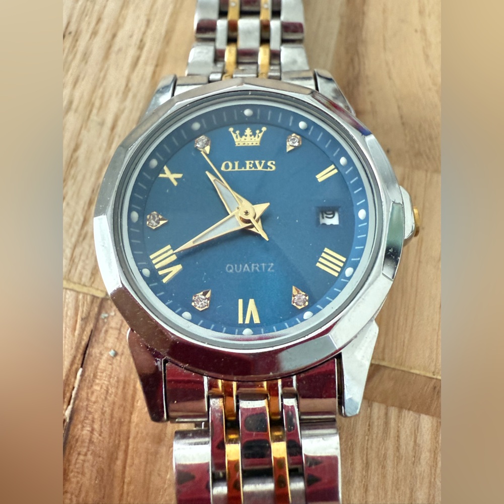 OLEVS ladies blue dial two tone dress watch NEW BATTERY